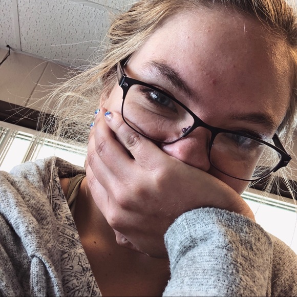 Meet your Posher, Caitlyn - Picture 4 of 8